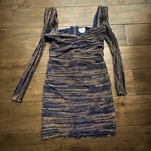 SAYLOR ✨CLEAROUT✨ Blue and Gold Long Sleeve Dress